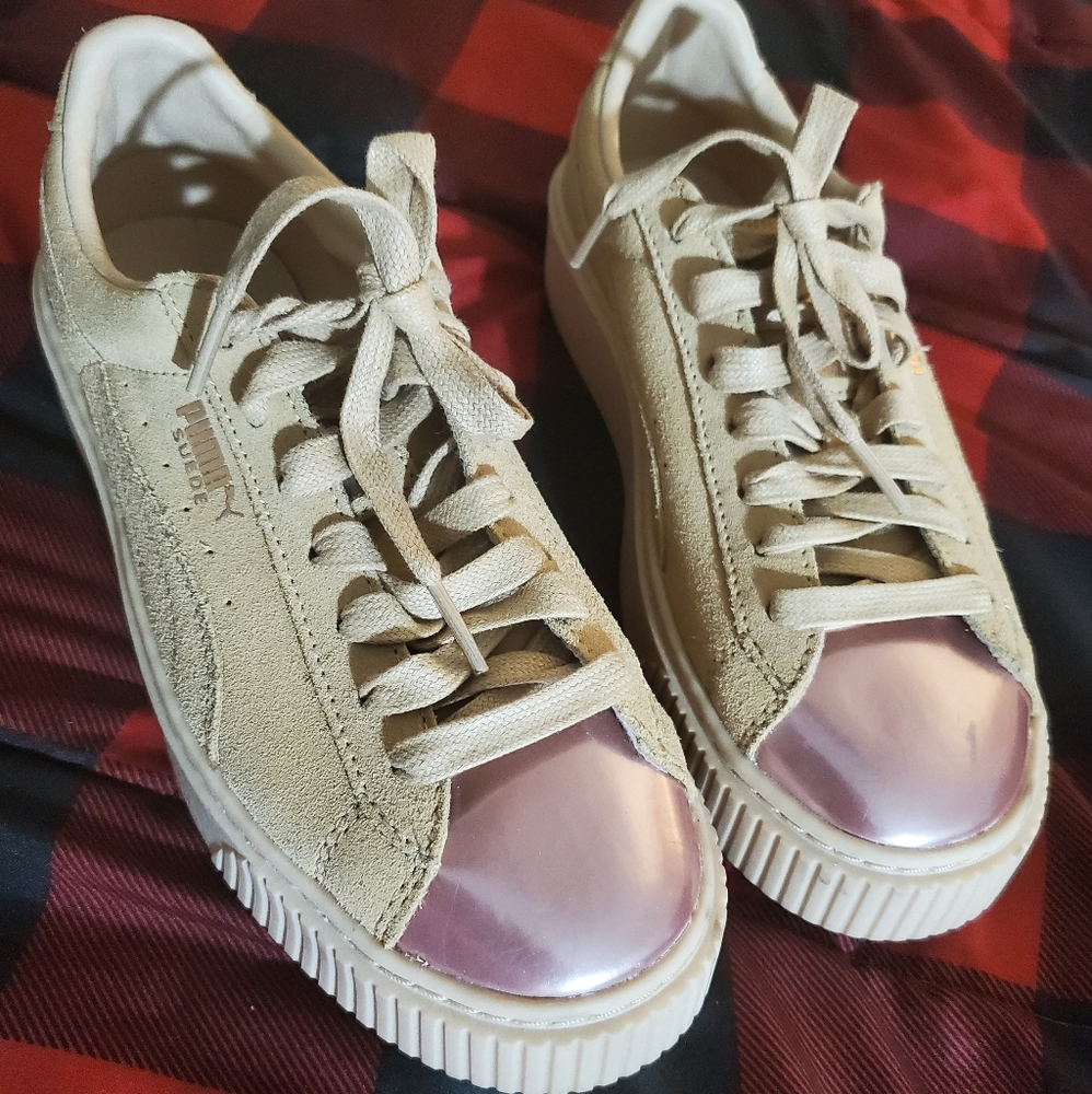 NWOT Puma Suede Platform Sneakers Size 8